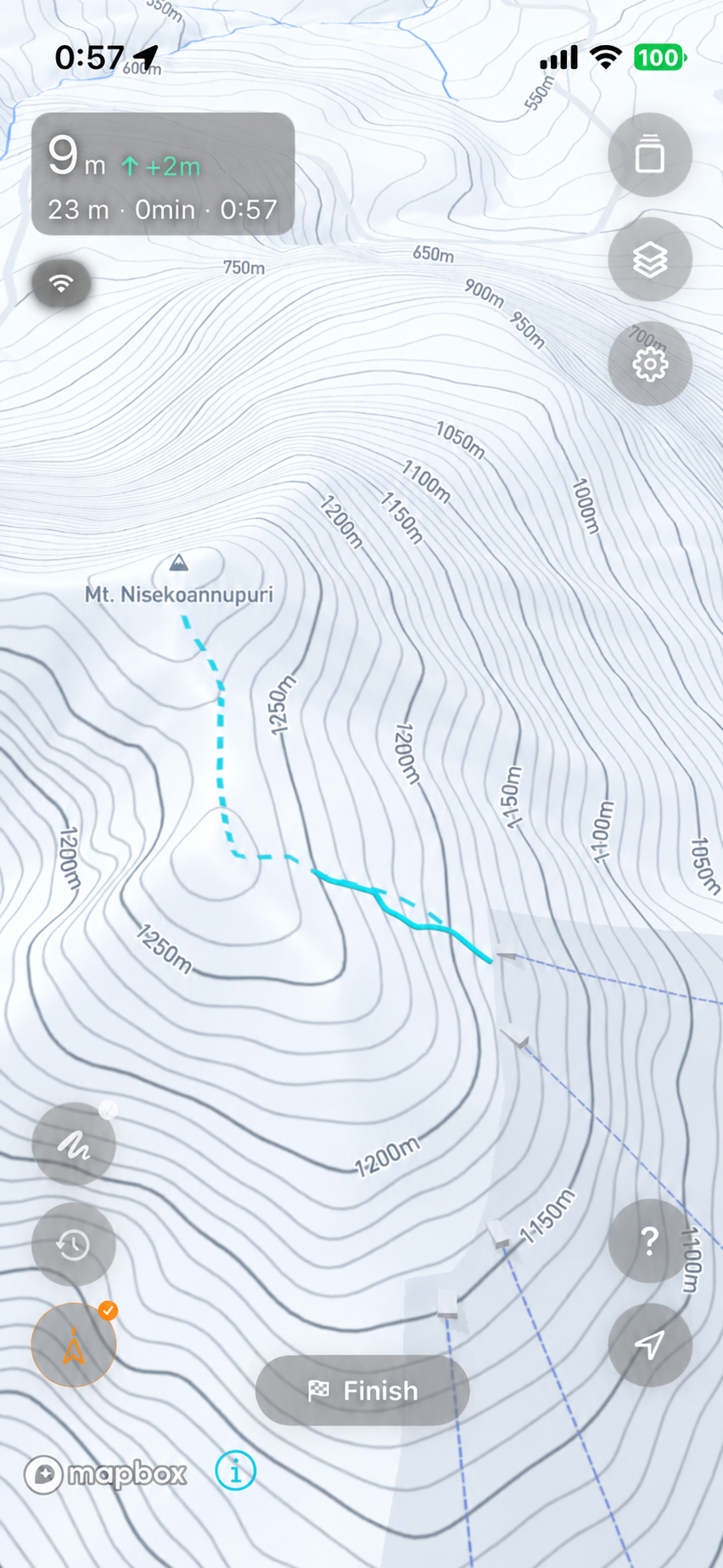 DropLineのRecording画面 — 地形図上の青いLineと記録情報、Finishボタン
